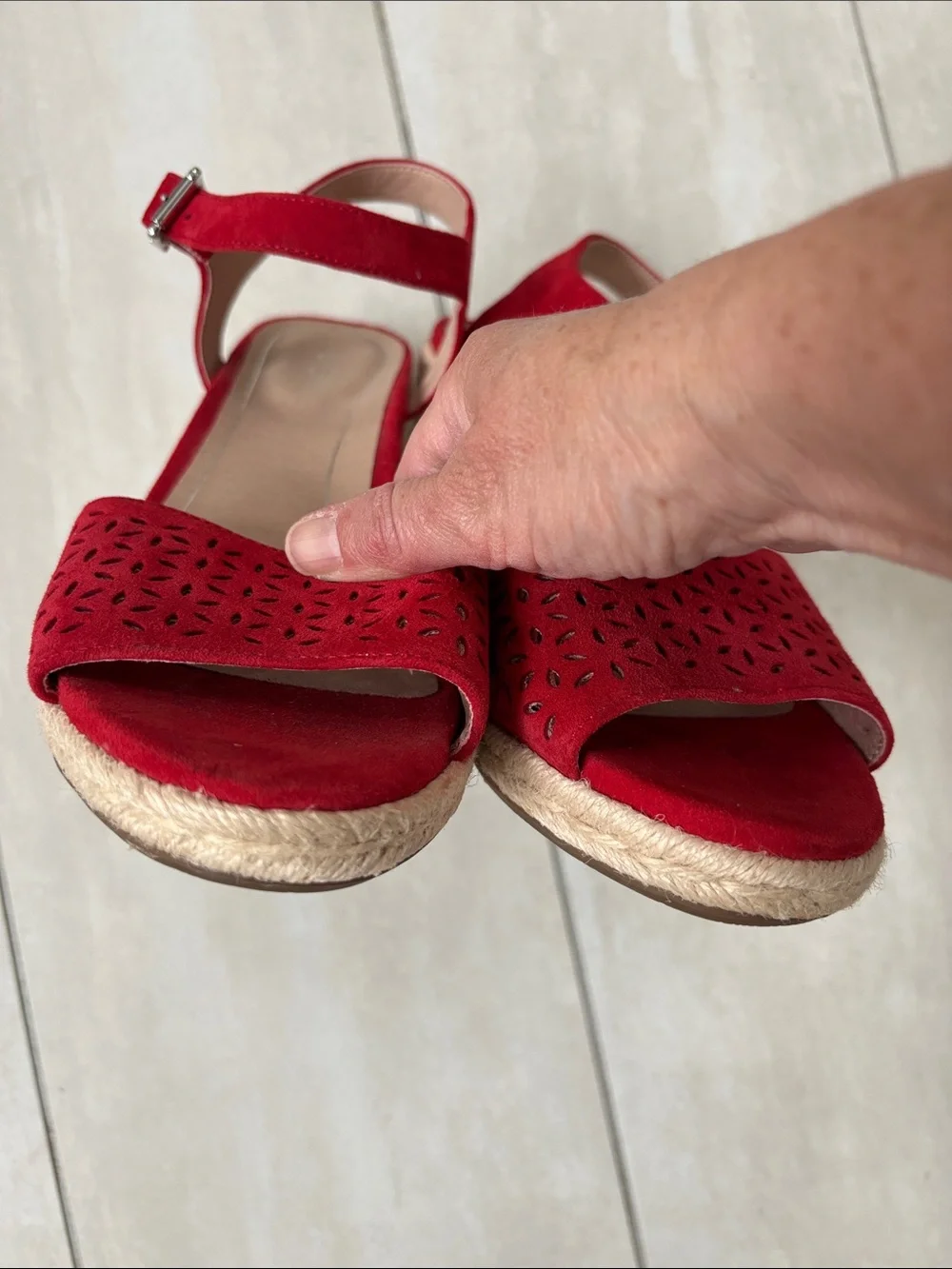 Vionic NWOB Ariel Women's Wedge Supportive Sandal Cherry Red 8